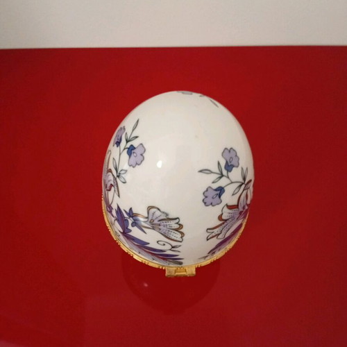 Large porcelain egg used, height 17cm