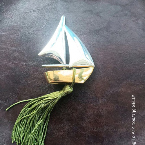 Metal lucky charm boat like new