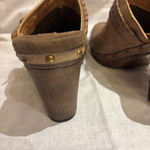 Women's beige clogs size 39 high heels like new