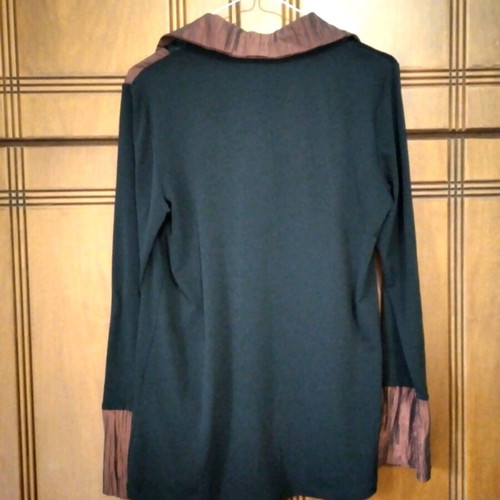 Mati women's shirt with elastic fit, size M, like new, black-brown