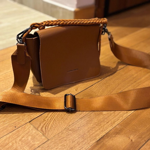 Claudia Canova crossbody bag like new, tan orange brown