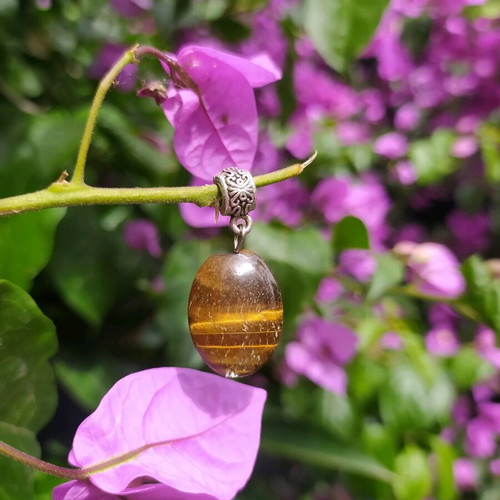 Pendant with tiger eye