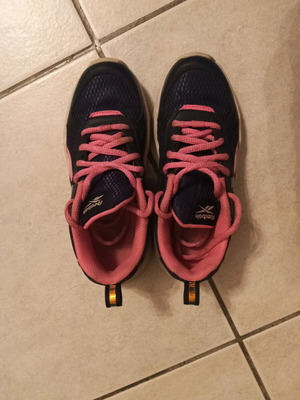 Reebok παιδικά παπούτσια αθλητικά σαν καινούργια, μέγεθος 30, μπλε και ροζ