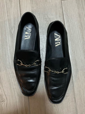 Δερμάτινο μοκασίνι Zara μεταχειρισμένο, μαύρο, μέγεθος 37, soft με αγκράφα