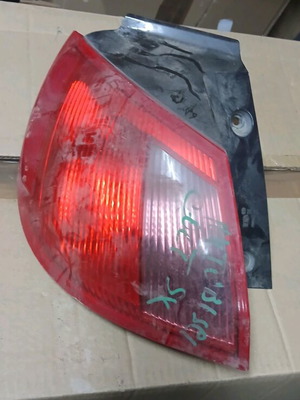 Mitsubishi Colt 3 θυρών αριστερό φανάρι φρένων μεταχειρισμένο, αυθεντικό