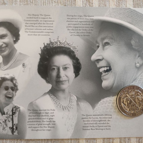 Collectible 5£ Queen Elizabeth Coin with Stamps, Uncirculated