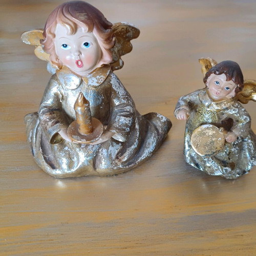 Two new golden angel figurines, 12 and 8 cm tall