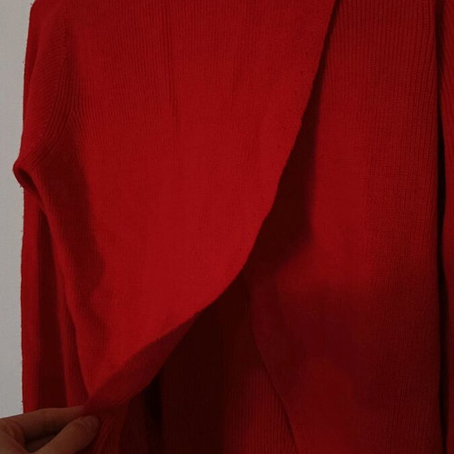 Mango pullover sweater with back opening like new, size S, red