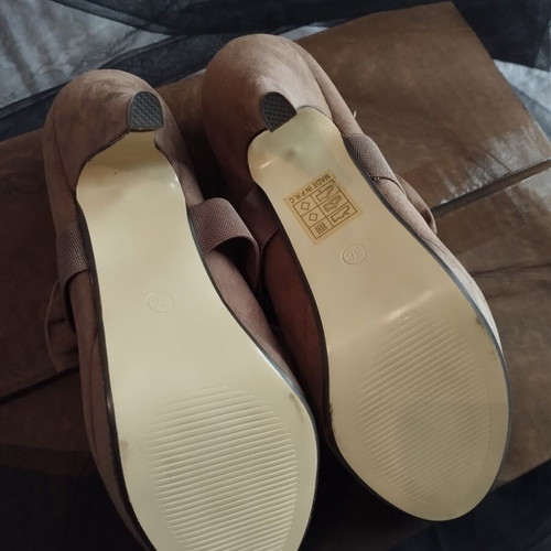 Amore Beige Suede Pumps size 38 like new with bow and elastic strap