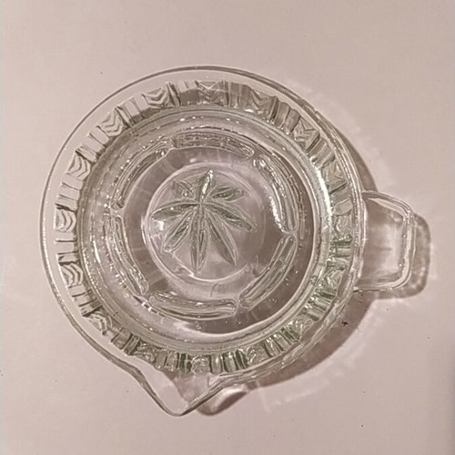 Vintage lemon squeezer 14 cm depression glass like new