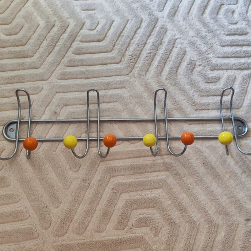 Wall hanger metal used