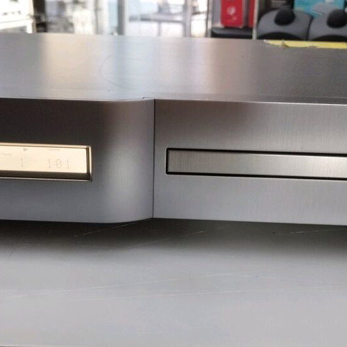Pioneer D6 used with remote in very good condition