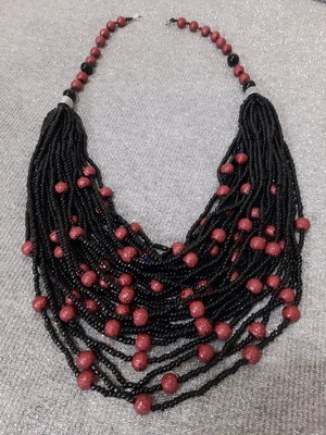 Multilayer vintage κολιέ μεταχειρισμένο, μαύρο και κόκκινο, χειροποίητο