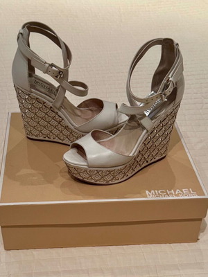 Michael Michael Kors Gabriella platform sandals like new, optic white