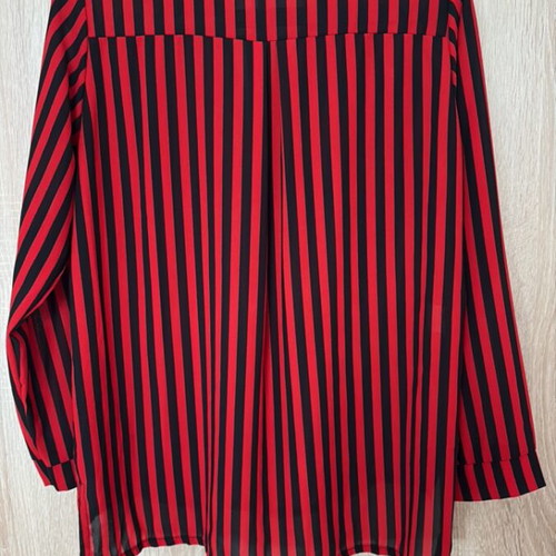 Blouse shirt size M like new, black and red