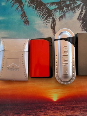 Marlboro lighters like new, set of 3 with case
