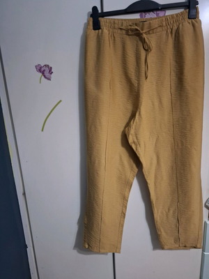 Wikini yellow pants like new, size XXXL