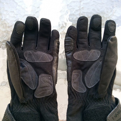 Motorcycle gloves like new, size small to medium
