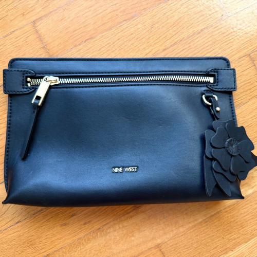 Nine West black clutch bag like new with pouch