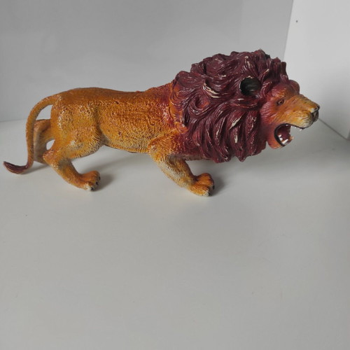 Collectible lion figure like new from 1994