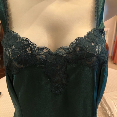 A-Style camisoles new, red and cypress green, size M-L