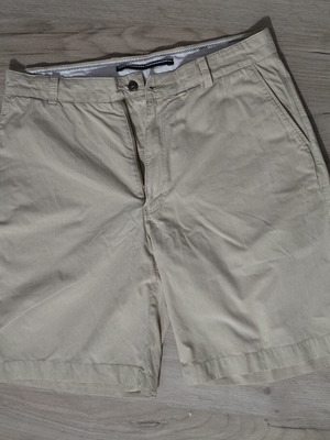 Nautica Bermuda shorts like new, size Large, beige
