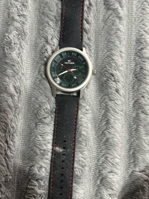 Tommy Hilfiger watch like new, black
