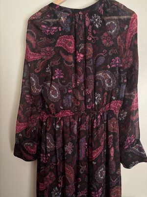 United Colors of Benetton women's dress like new, multicolored with paisley pattern