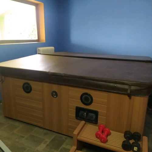 Jacuzzi hydromassage for 7 people like new, indoor and outdoor with cover