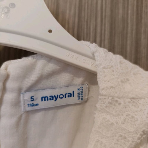 Φόρεμα Mayoral 110cm σαν καινούργιο, εκρού με δαντέλα γκιπούρ και ζώνη
