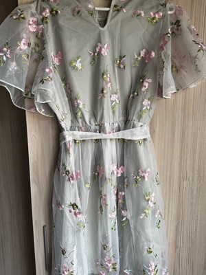 Shein dress like new, light green with pink floral embroidery, size L