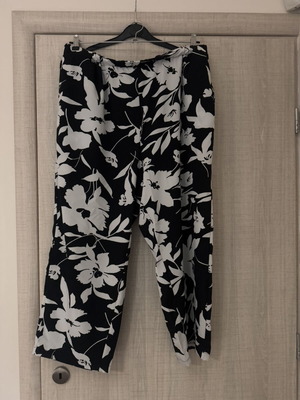 Shein women's pants 2XL black and white floral like new
