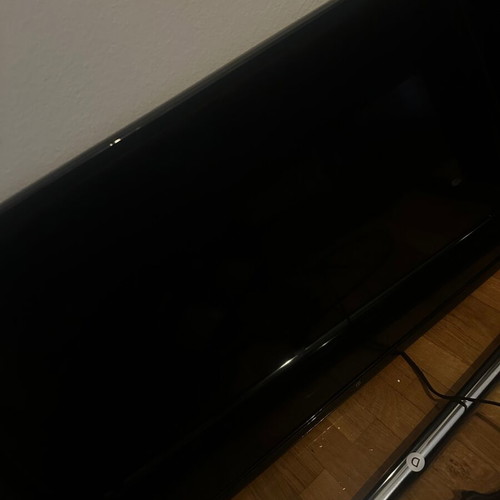 Turbo x 28 inch TV used with stand
