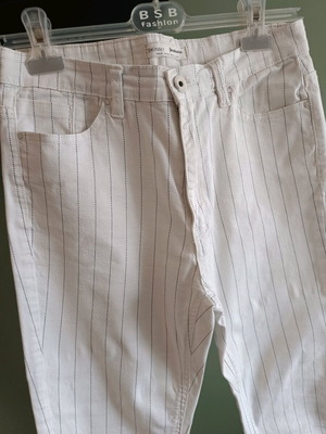 Stradivarius skinny jean used, white with vertical stripes, size 38