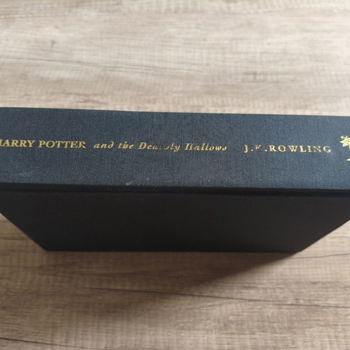 Harry Potter and the Deathly Hallows book