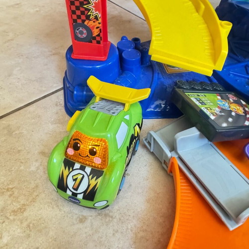 VTech large 2-in-1 tower with toy car like new