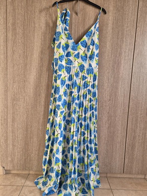 Chaton XL Blue Strawberries Dress like new