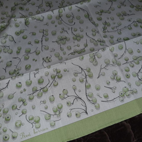 Hermès cotton scarf like new, green red berries, 55x55 cm