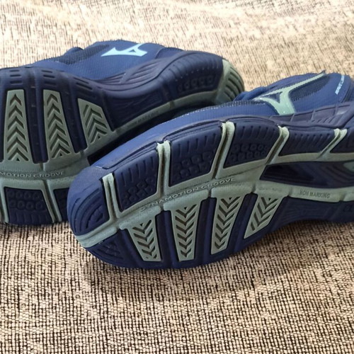 Mizuno Wave Luminous women's volleyball shoes used, blue