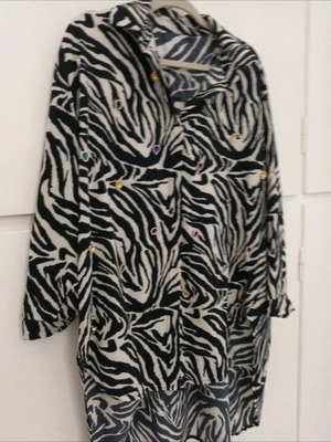 Animal print shirt with rhinestones, like new, one size