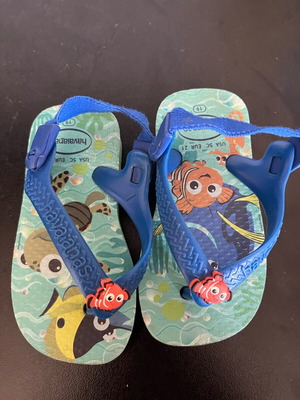 Havaianas children's flip flops size 19 like new, blue