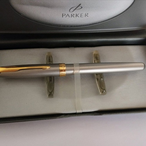 Parker Sonnet pen in case like new, gold with gray matte
