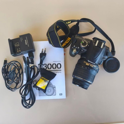 Nikon D3000 camera with AF-S 18-55mm f/3.5-5.6 lens and bag