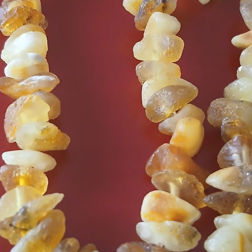 Necklace with unbreakable amber, 42 cm, like new