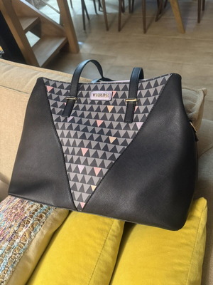 Verde handbag like new, synthetic leather, black and purple