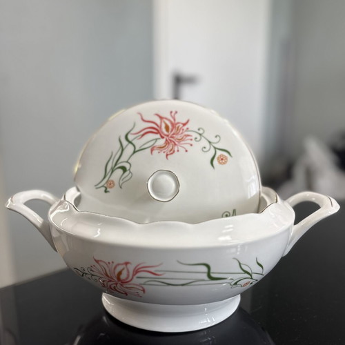 Porcelain soup tureen Ćmielów Poland used, vintage floral design