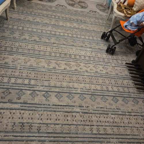 Rug 2m × 3m used, needs cleaning