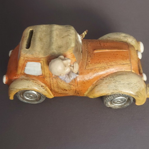 Car-shaped piggy bank like new