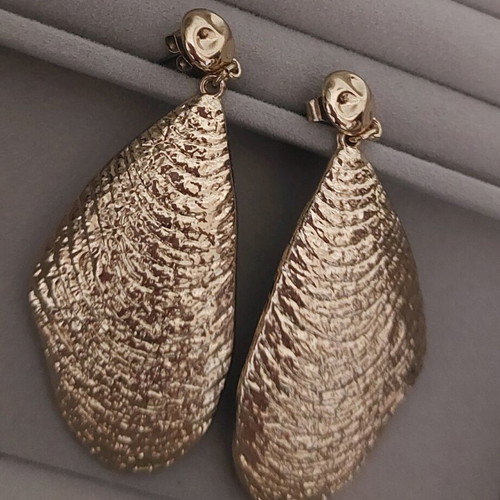 Gold handmade drop-shaped earrings new