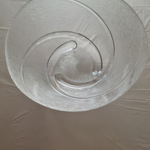 Large glass salad bowl like new with embossed design
